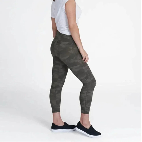 Spanx Leggings Look at Me Now Seamless Cropped Camo Camouflage Green Plus Sz 1X - Picture 2 of 8